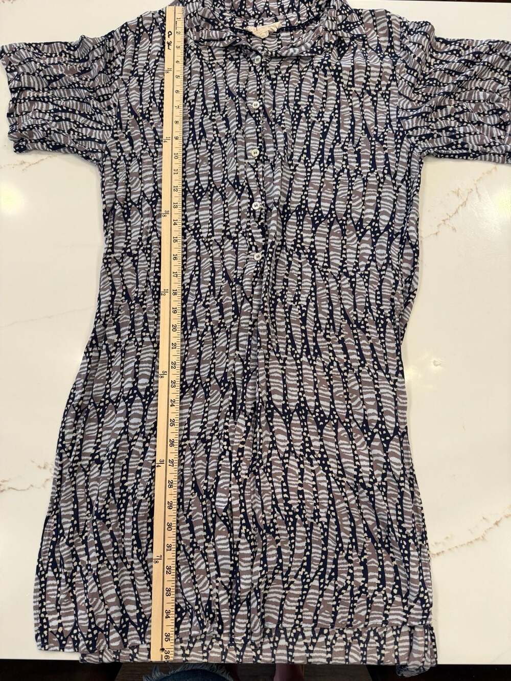 Anthropologie Short Sleeve ButtonDown Midi Shirt Dress in Abstract Feather Print - Picture 4 of 7